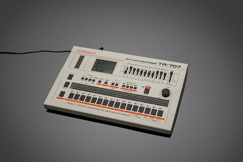 Roland TR-707