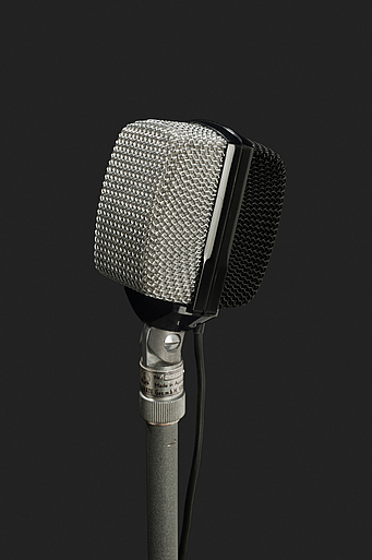 AKG D12